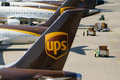 北京UPS國(guó)際快遞免費(fèi)包裝盒的尺寸有哪些？